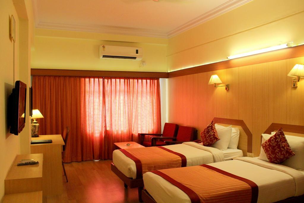 Yasodha Towers Hotel Hosur Ruang foto