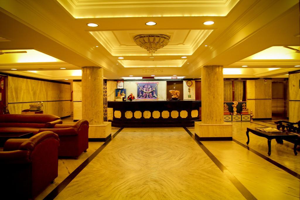 Yasodha Towers Hotel Hosur Bagian luar foto